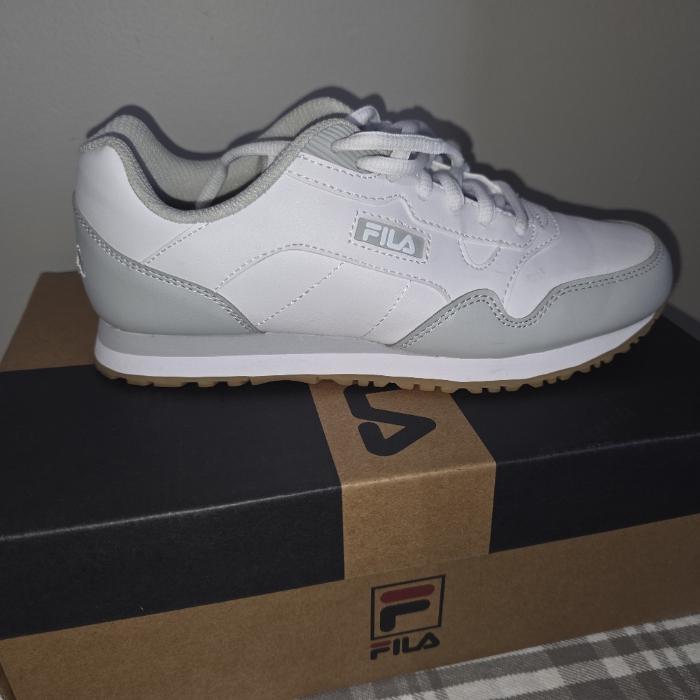Women's FILA Cress Distress Sneakers White w/Light Gray Colorway 7.5